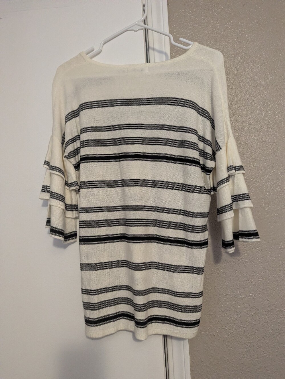 Black And Cream Ruffled Sleeve Calvin Klein Women's Blouse SM